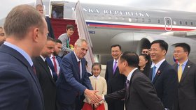 Prezident Zeman s delegací dorazil na návštěvu Číny (4. 11. 2018)