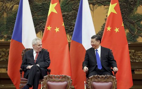 Zeman si s čínským prezidentem poklábosil.