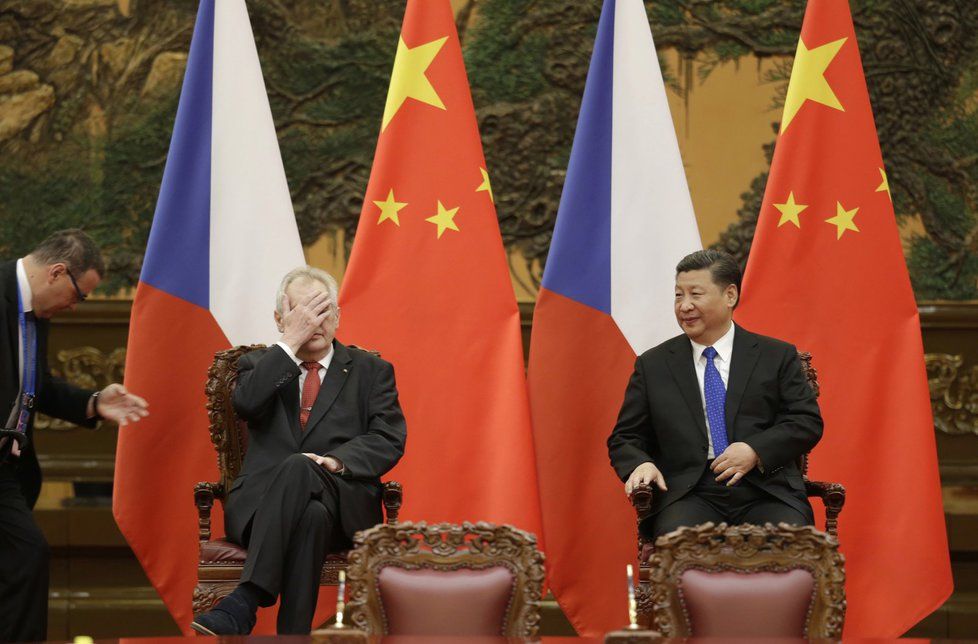Český prezident Miloš Zeman se svým čínským protějškem Si Ťin-pchingem