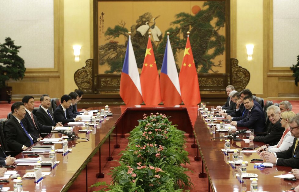 Česká a čínská delegace v Pekingu