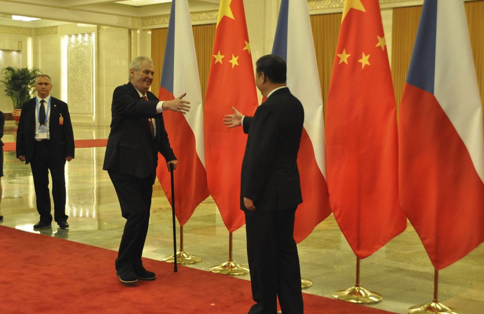 Český prezident Miloš Zeman se svým čínským protějškem Si Ťin-pchingem