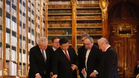 Český prezident Miloš Zeman a jeho čínský protějšek Si Ťin-pching ve Strahovském klášteře