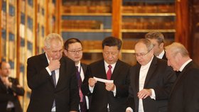 Český prezident Miloš Zeman a jeho čínský protějšek Si Ťin-pching ve Strahovském klášteře