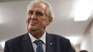 Zeman nerad diskutuje v ČT. Pokud se jí bude nadále vyhýbat, měl by Drahoš zrušit debaty i všude jinde