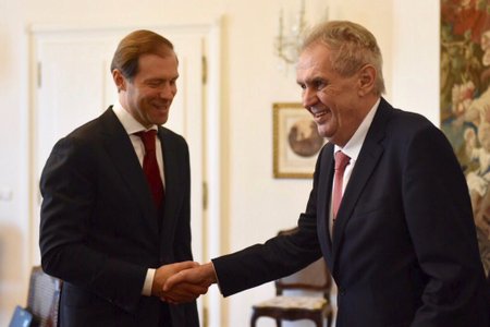 Zeman přijal delegaci vedenou ruským ministrem průmyslu Manturovem. Ocenil vývoj ekonomické spolupráce. Manturov potvrdil zájem na investicích v ČR