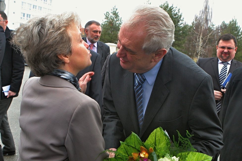 Šéfka Státního úřadu pro jadernou bezpečnost Dana Drábová a prezident Miloš Zeman