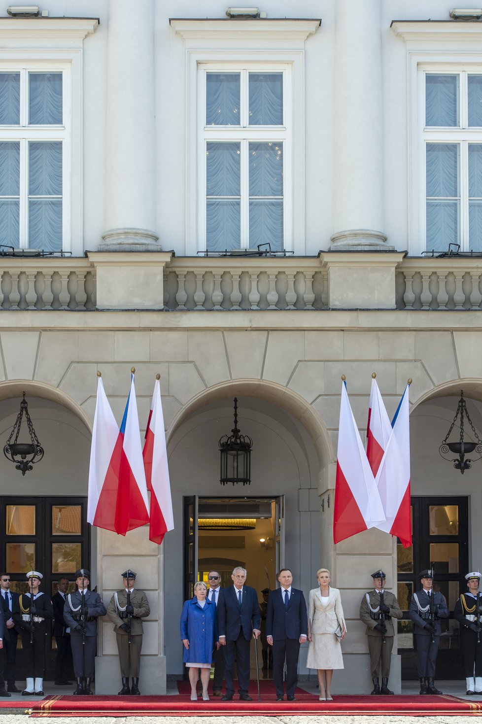 Vojenská pocta, Trojmoří i prales: Zemanova druhá oficiální prezidentská cesta vedla do Polska.