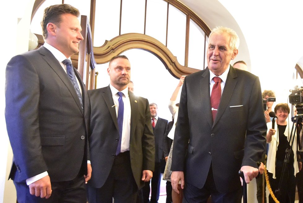 Prezident Miloš Zeman přišel podpořit  do Poslanecké sněmovny už druhou vládu Andreje Babiše. Vítal ho předseda poslanců Radek Vondráček. Poslanci mají hlasovat o důvěře kabinetu ( 11. 7. 2018)