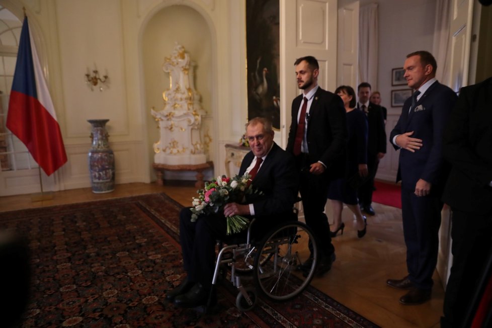 Poslední novoroční oběd Miloše Zemana s premiérem: Zeman přijal na zámku v Lánech Petra Fialu s manželkou Janou.