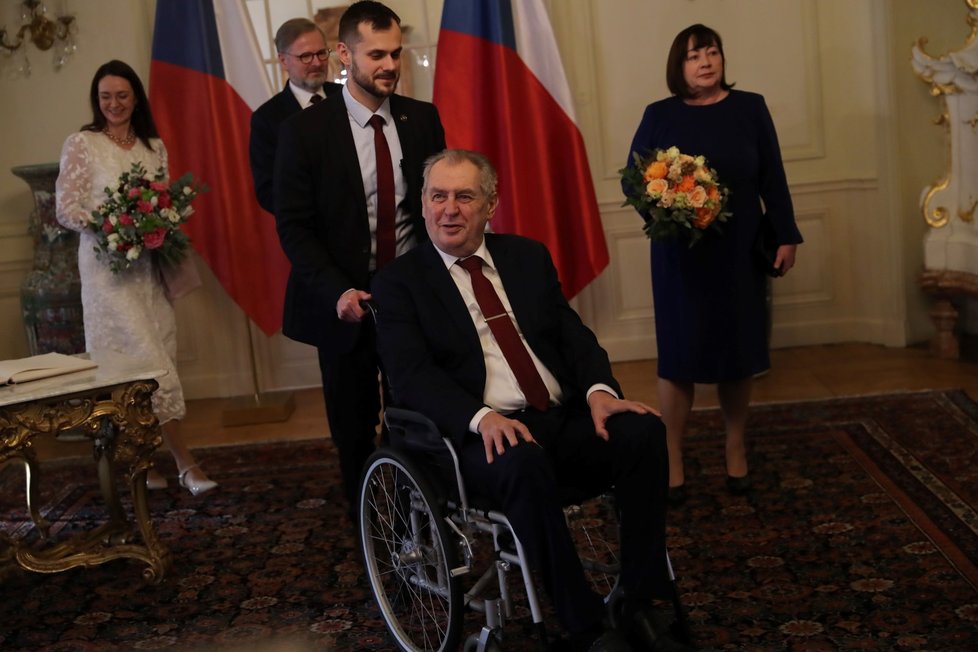 Poslední novoroční oběd prezidenta Miloše Zemana s premiérem a jeho manželkou: Zeman přivítal na zámku v Lánech premiéra Petra Fialu (ODS) s manželkou Janou (2. 1. 2023).