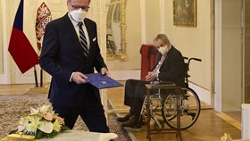 Prezident Miloš Zeman jmenoval na zámku v Lánech Petra Fialu (ODS) do funkce předsedy vlády (28. 11. 2021).