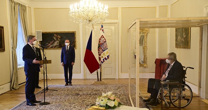 Prezident Miloš Zeman jmenoval na zámku v Lánech Petra Fialu (ODS) do funkce předsedy vlády (28. 11. 2021)