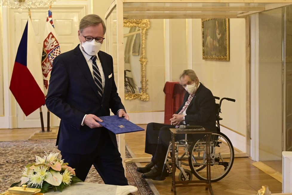 Prezident Miloš Zeman jmenoval na zámku v Lánech Petra Fialu (ODS) do funkce předsedy vlády (28. 11. 2021).