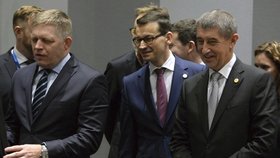 Zleva premiér Slovenska Robert Fico, Polska Mateusz Morawiecki a Česka Andrej Babiš v Bruselu