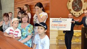 Zeman předal klokánkům dva miliony korun. Ohrožené děti podporuje i první dáma