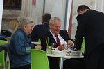 Zeman na oslavě narozenin Jiřiny Bohdalové