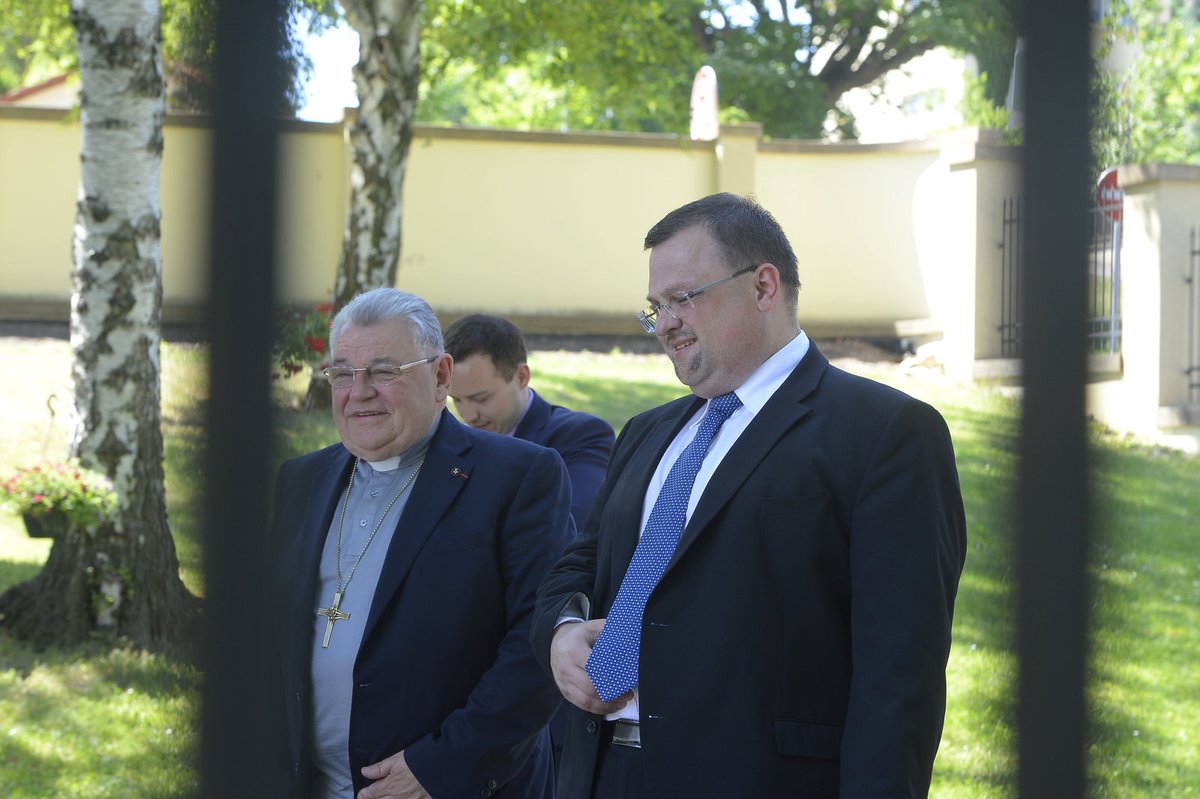 Forejt, který nyní mimo jiné pracuje i na Institutu Václava Klause, přišel společně s kardinálem Dominikem Dukou.