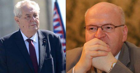 Prezident Miloš Zeman žertem vyplísnil ministra kultury Daniela Hermana (KDU-ČSL). Kvůli Číně