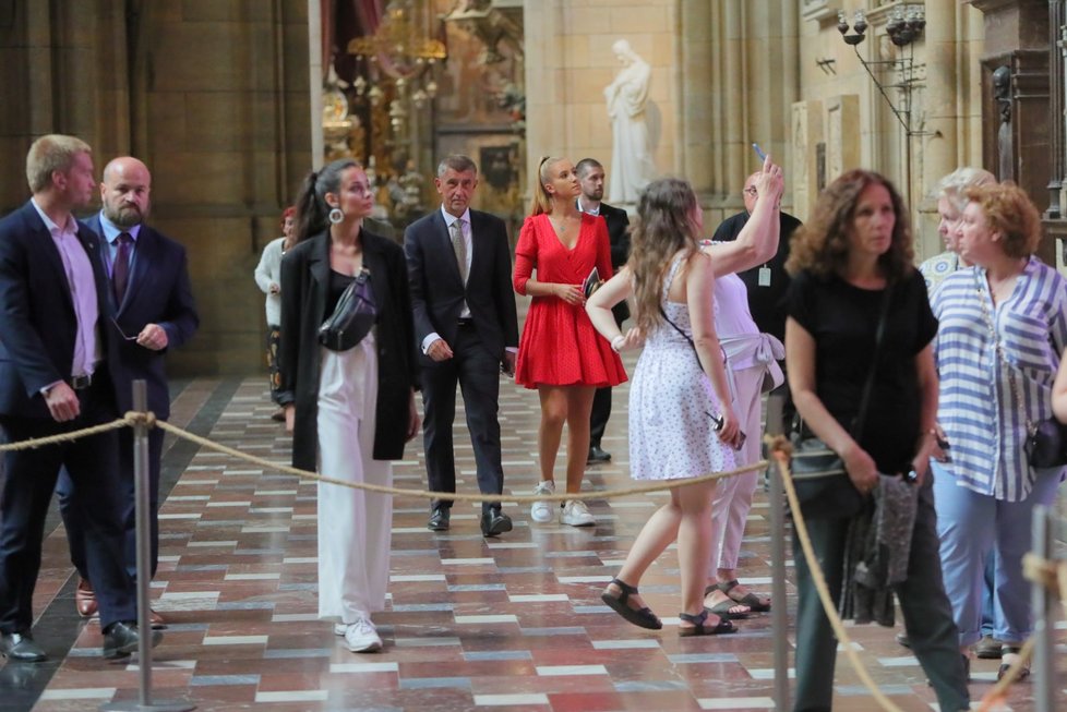 Premiér Andrej Babiš (ANO) s dcerou Vivien na Hradě a v chrámu sv. Víta (11. 7. 2019)