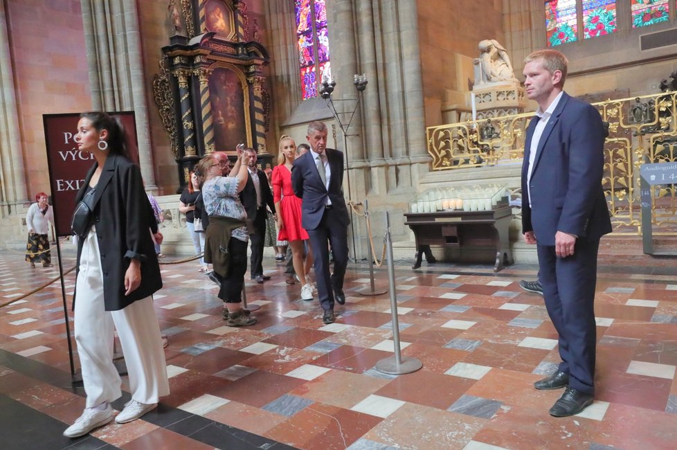 Premiér Andrej Babiš (ANO) s dcerou Vivien na Hradě a v chrámu sv. Víta (11. 7. 2019)