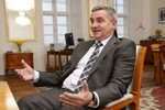 Kancléř Vratislav Mynář svůj plat odmítl zveřejnit