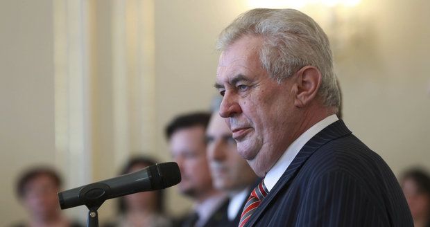 Zeman o novičoku nemluvil pravdu, shodli se experti v Senátu. Řešili i žalobu