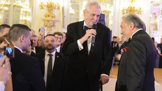 Vláda schválila přejmenování Miloše Zemana na Karla Gotta. Ovčáček by se měl nově jmenovat Bertramka