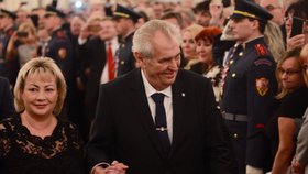 Prezident Miloš Zeman na hradním galavečeru s manželkou Ivanou