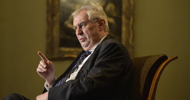 Organizovaná invaze a armáda na hranicích. Zeman si nebere servítky