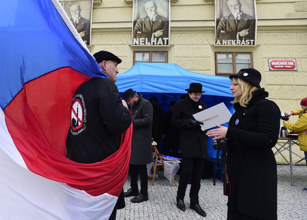 Občanský happening k oznámení kandidatury Miloše Zemana v příštích prezidentských volbách se uskutečnil 10. března na pražském Hradčanském náměstí. Za cíl měl upozornit na prezidentskou volbu a její společenskou důležitost.