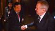 Prezident Miloš Zeman na jednání s šéfem Huawei v Číně