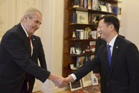 Zeman přijal na Hradě velvyslance Číny a zástupce Huawei. Řešili investice i bezpečnost