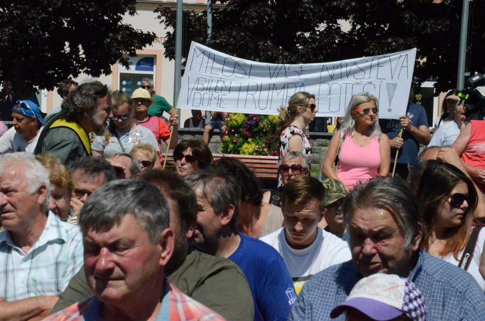 Do Humpolce dorazili i Zemanovi odpůrci.