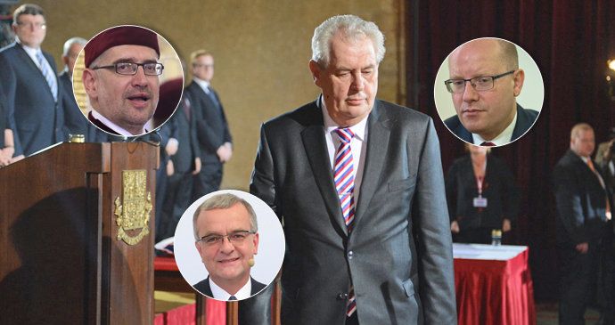 Na inauguraci Miloše Zemana pozval Hrad podle protokoláře Vladimíra Kruliše na 700 hostů. Po dlouhé době se s prezidentem uvidí Miroslav Kalousek (TOP 09) nebo Bohuslav Sobotka (ČSSD). Pozvánku ale například nedostal rektor Masarykovy univerzity Mikuláš Bek.
