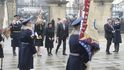 Inaugurace 2013: Miloš Zeman se svou dcerou Kateřinou (vlevo)  a manželkou Ivanou (uprostřed) vchází na hradní nádvoří