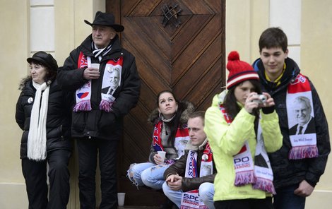 Karlovarští Zemanovci fotili prezidenta, Pražský hrad, a sebe navzájem. Byl to přece jen výlet do Prahy.