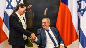 Zeman měl na Hradě izraelskou návštěvu. Kvůli zákazu létání mu nevyjde plán na výjezd