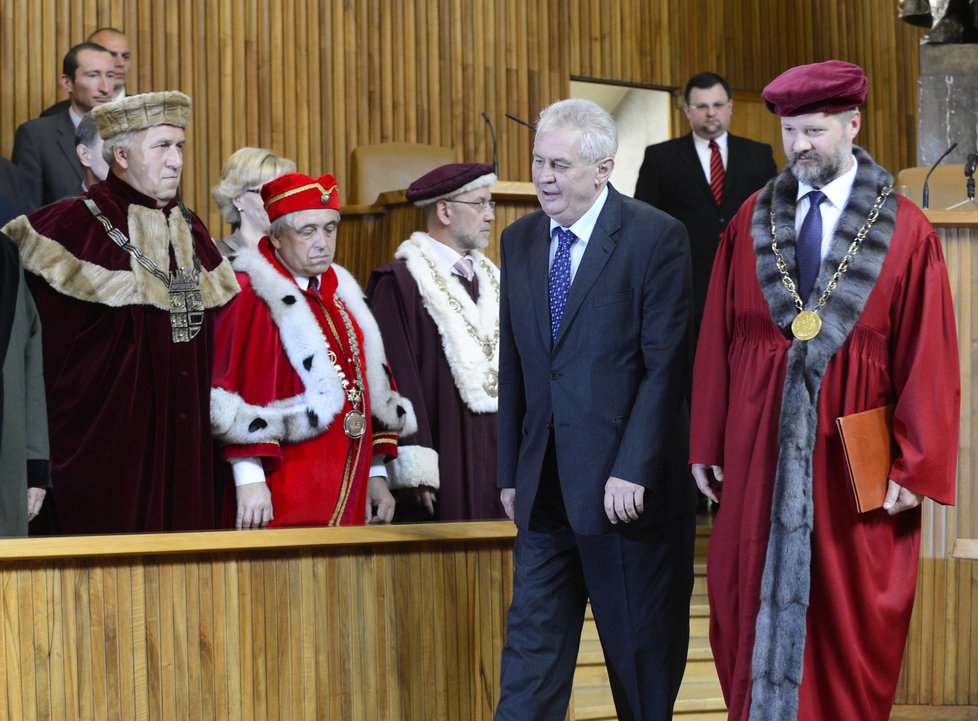 Prezident Miloš Zeman v roce 2015, kdy se ceremoniálu jmenování profesorů ještě neodmítal účastnit