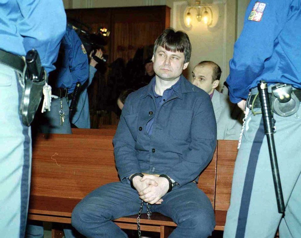 Kajínek u soudu v roce 2001, když se chtěl dostat z kriminálu.