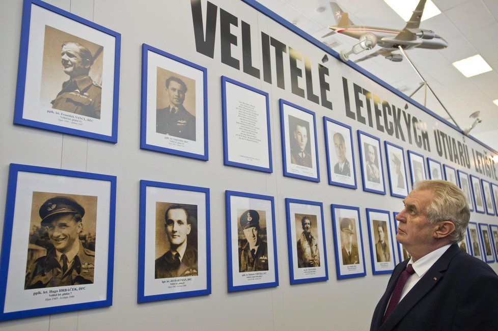 Miloš Zeman v rámci oslav konce války navštívil vojenské letiště.