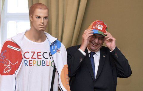 Hlava státu s olympijským kšiltem: Zeman dostal šperky a vzpomínal na Zátopka