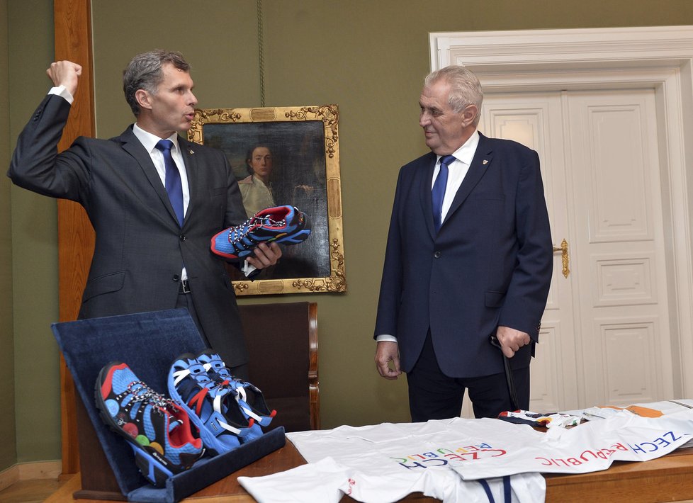 Prezident Miloš Zeman na Hradě přijal předsedu Českého olympijského výboru Jiřího Kejvala.