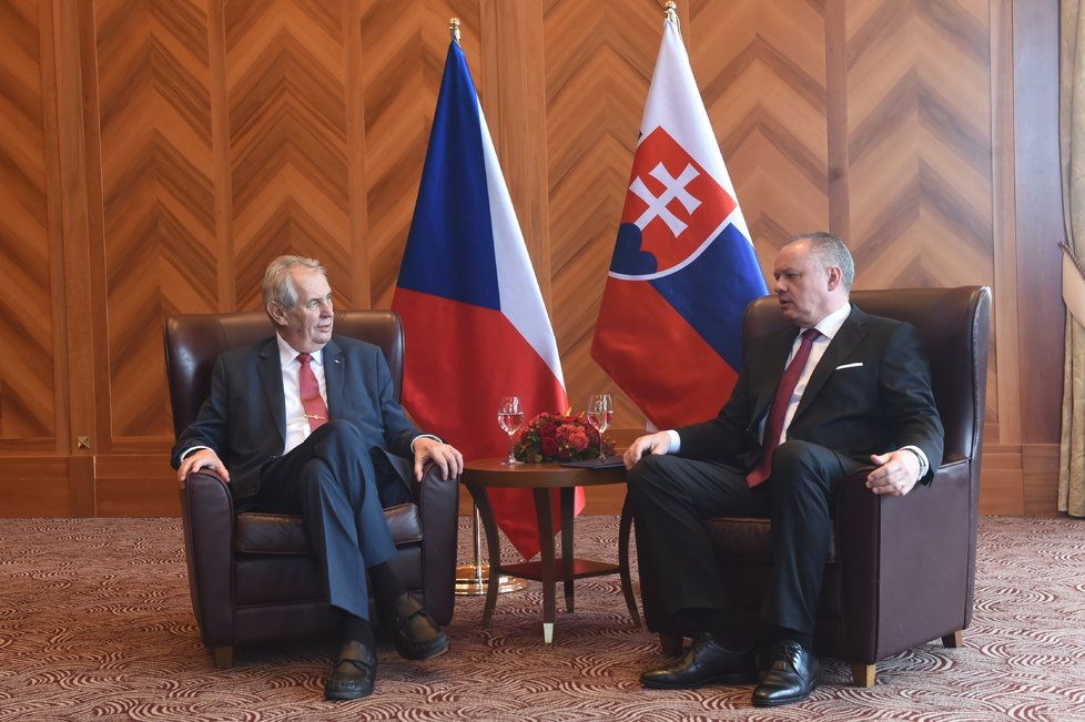 Český prezident Miloš Zeman se ve Vysokých Tatrách sešel se svým slovenským protějškem Andrejem Kiskou.