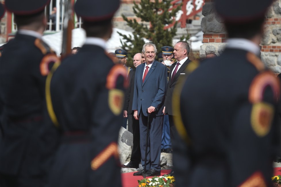 Český prezident Miloš Zeman se ve Vysokých Tatrách sešel se svým slovenským protějškem Andrejem Kiskou.