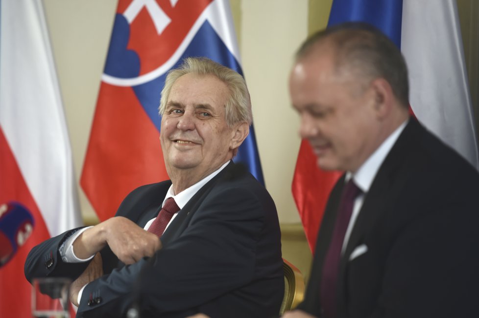 Zeman a Kiska na tiskové konferenci při příležitosti Zemanovy návštěvy Slovenska.