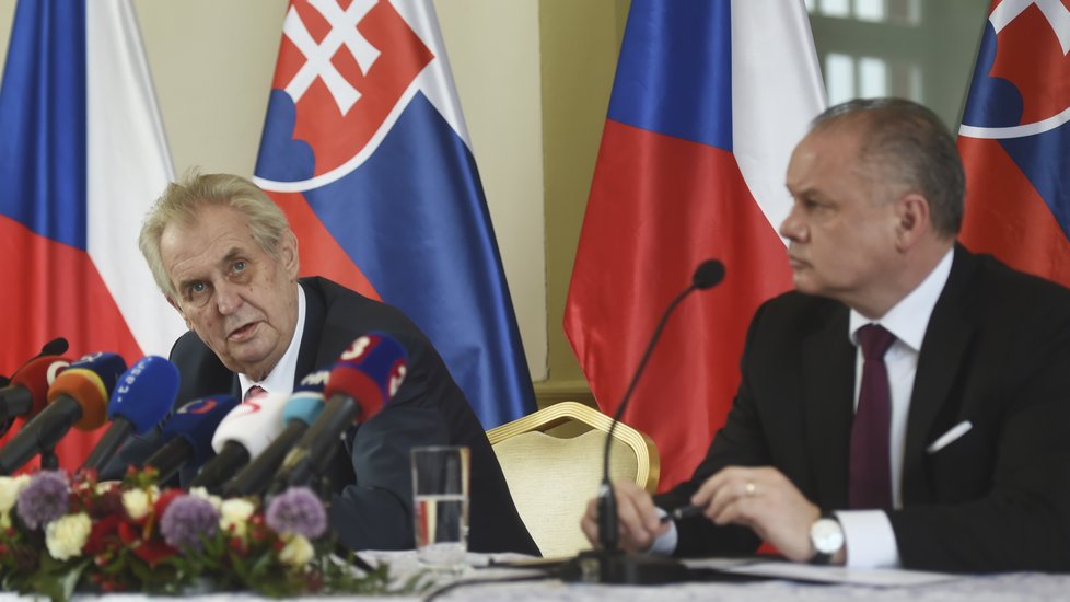 Zeman a Kiska na tiskové konferenci při příležitosti Zemanovy návštěvy Slovenska