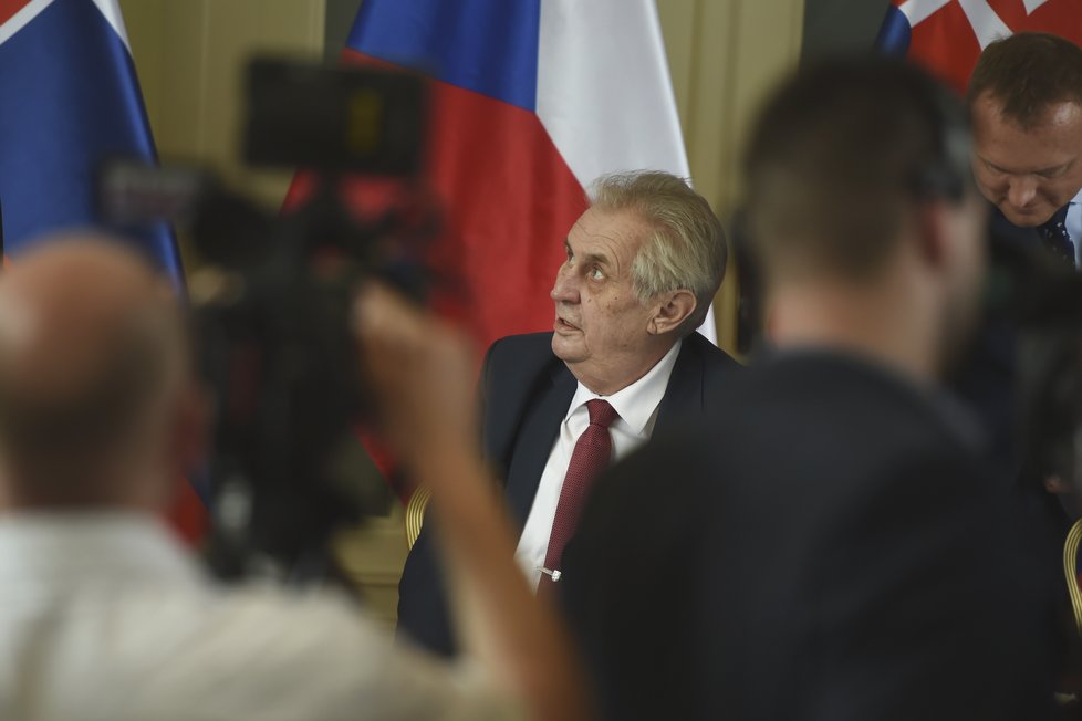 Zeman na tiskové konferenci u příležitosti Zemanovy návštěvy Slovenska