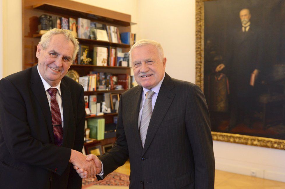 Prezident Miloš Zeman a jeho předchůdce Václav Klaus na Hradě (15. 1. 2019)