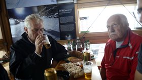 »Kdo by pil vodu, když je tady pivo?« řekl si Zeman na nejvyšší hoře Česka