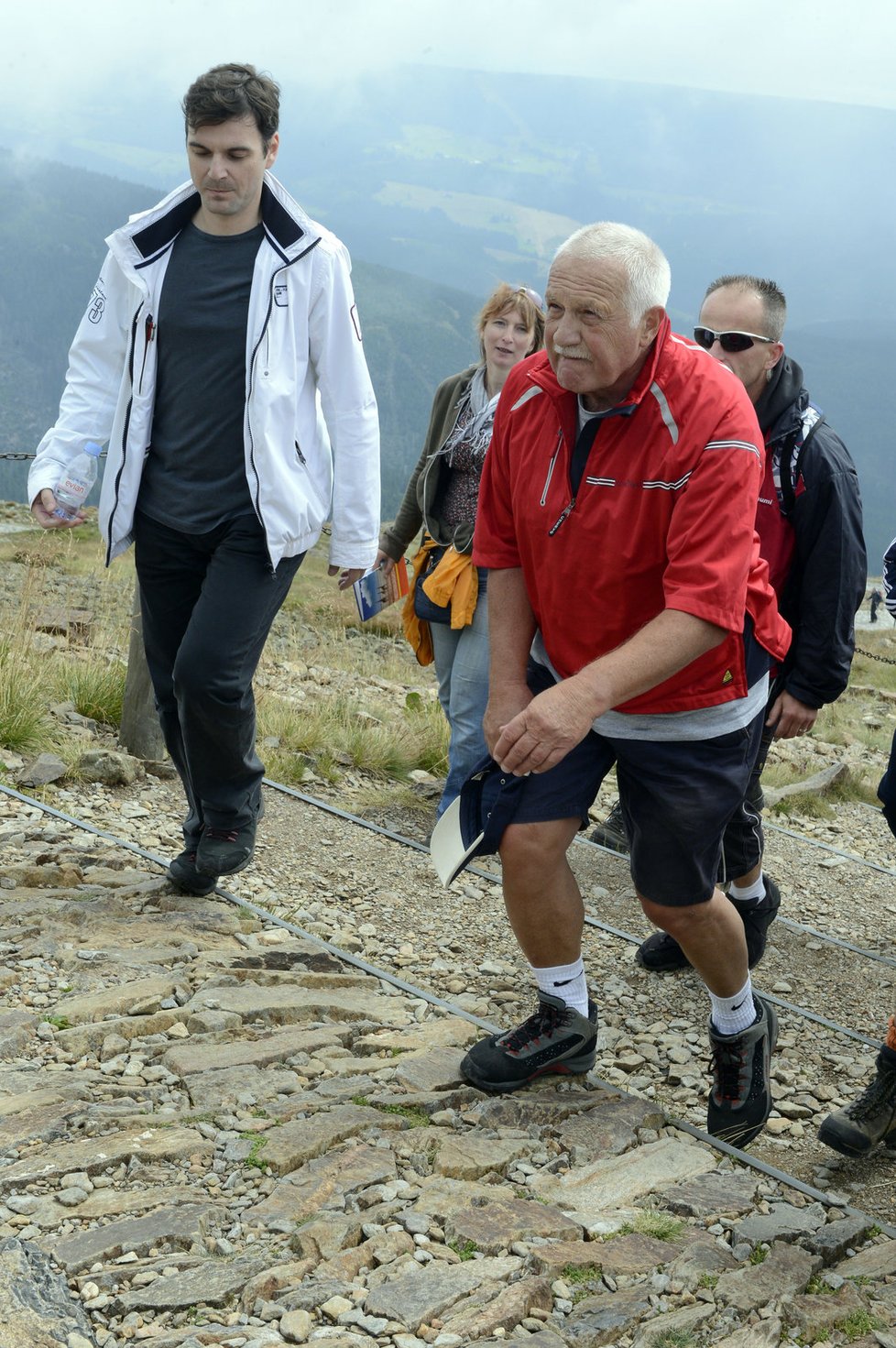 Klaus se každoročně účastní výstupu na nejvyšší horu Česka.